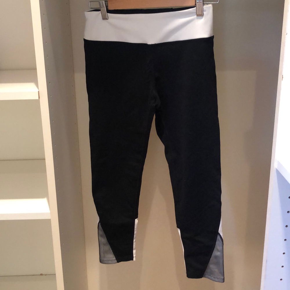 Black capri workout pants w/ mesh accent